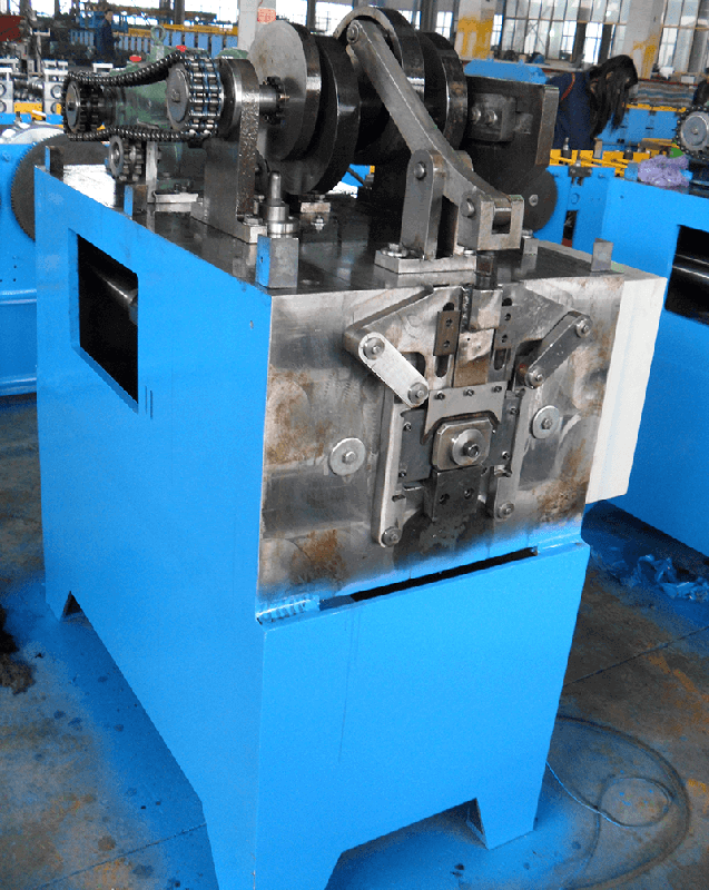 Square downpipe making machine f